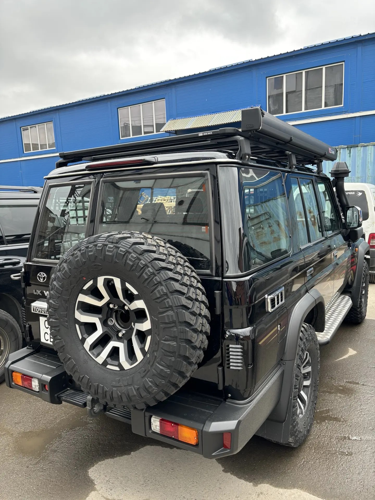 Автомобильный тент-маркиза ARB 814414 Aluminium 2000 х 2500 мм с освещением