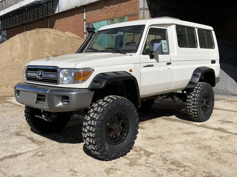 Toyota Land Cruiser 70 TIBUS