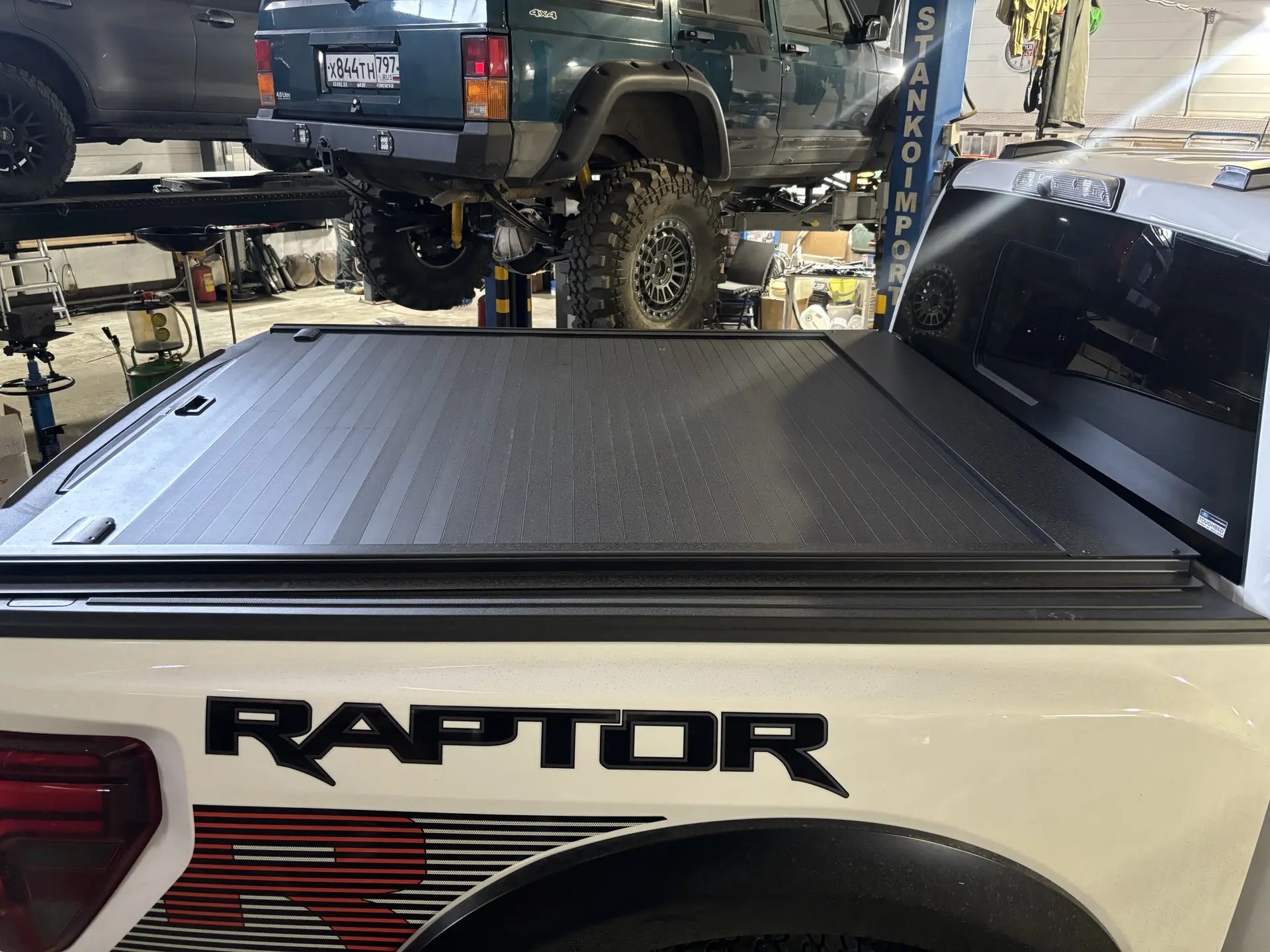 Роллета для пикапа Dodge Ram/Ford Raptor