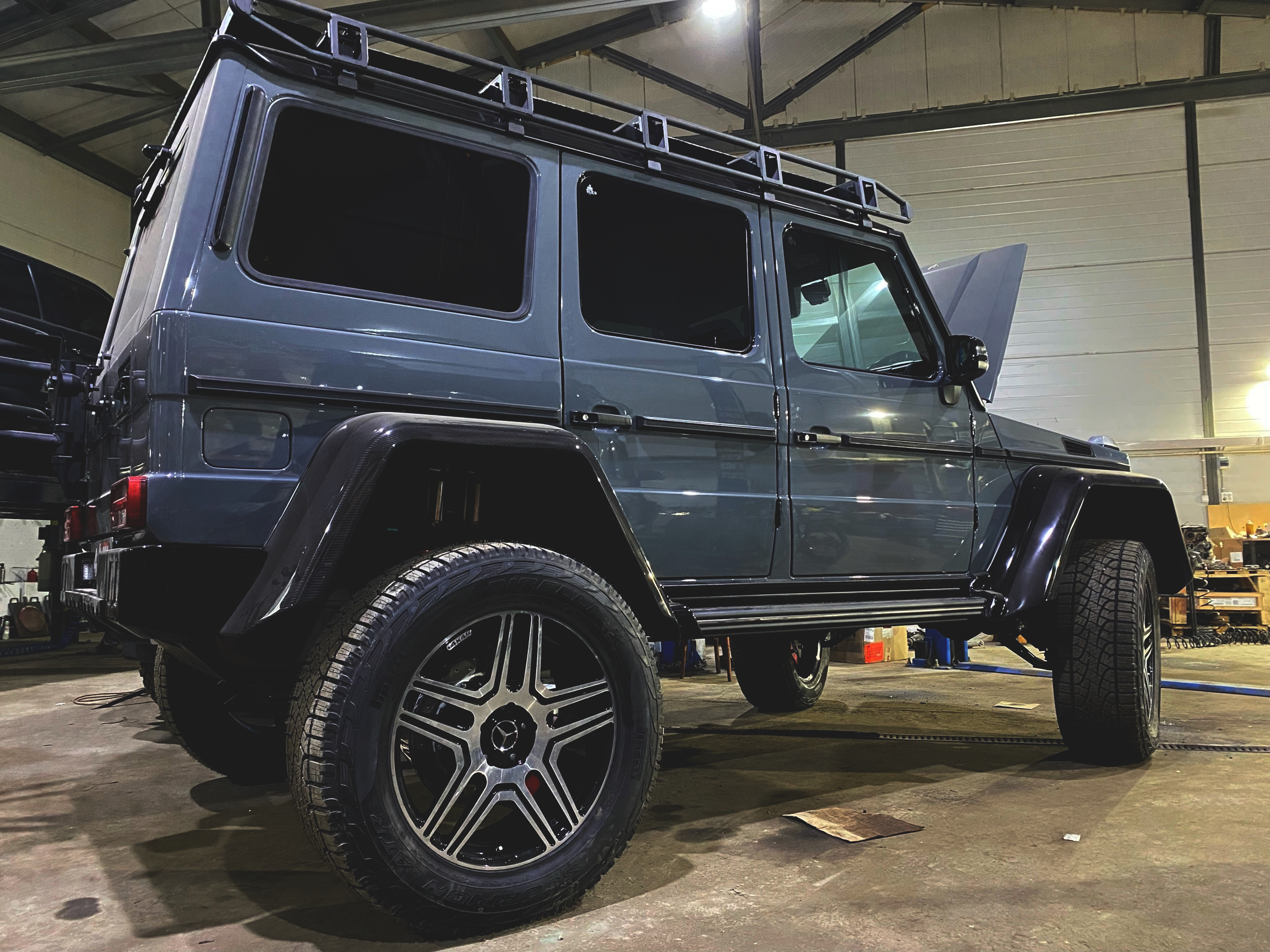 Кованые диски черные Mercedes-Benz 4x4 9.5×R22 5×130