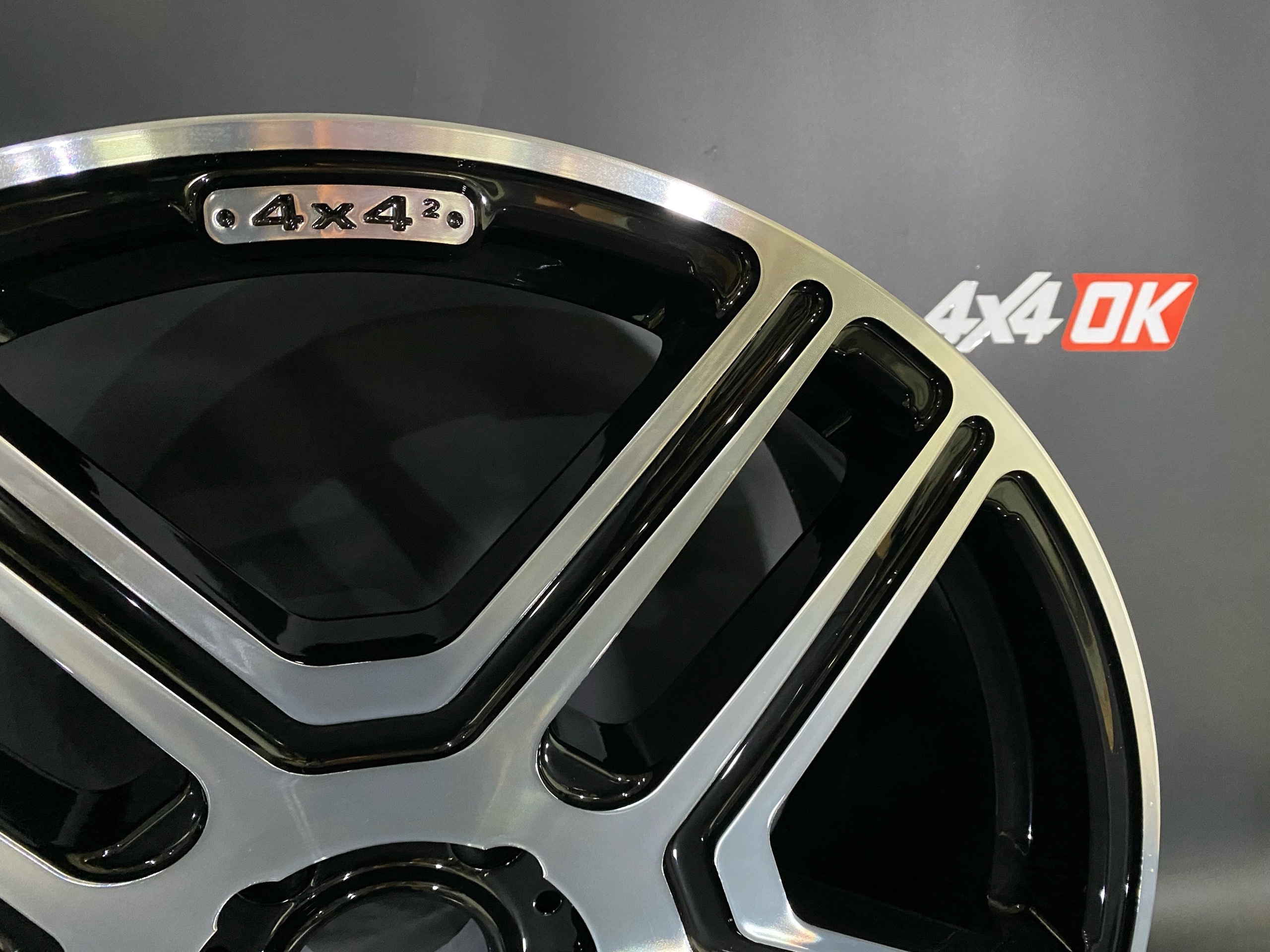 Кованые диски черные Mercedes-Benz 4x4 9.5×R22 5×130