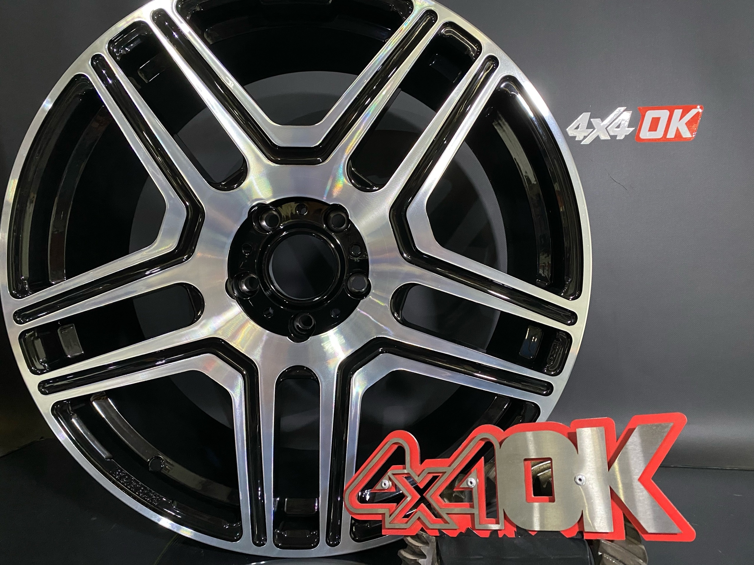 Кованые диски черные Mercedes-Benz 4x4 9.5×R22 5×130