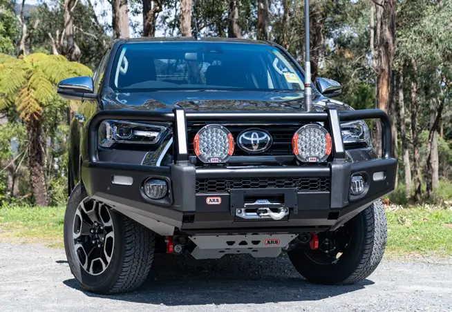 Бампер передний  для Toyota Hilux