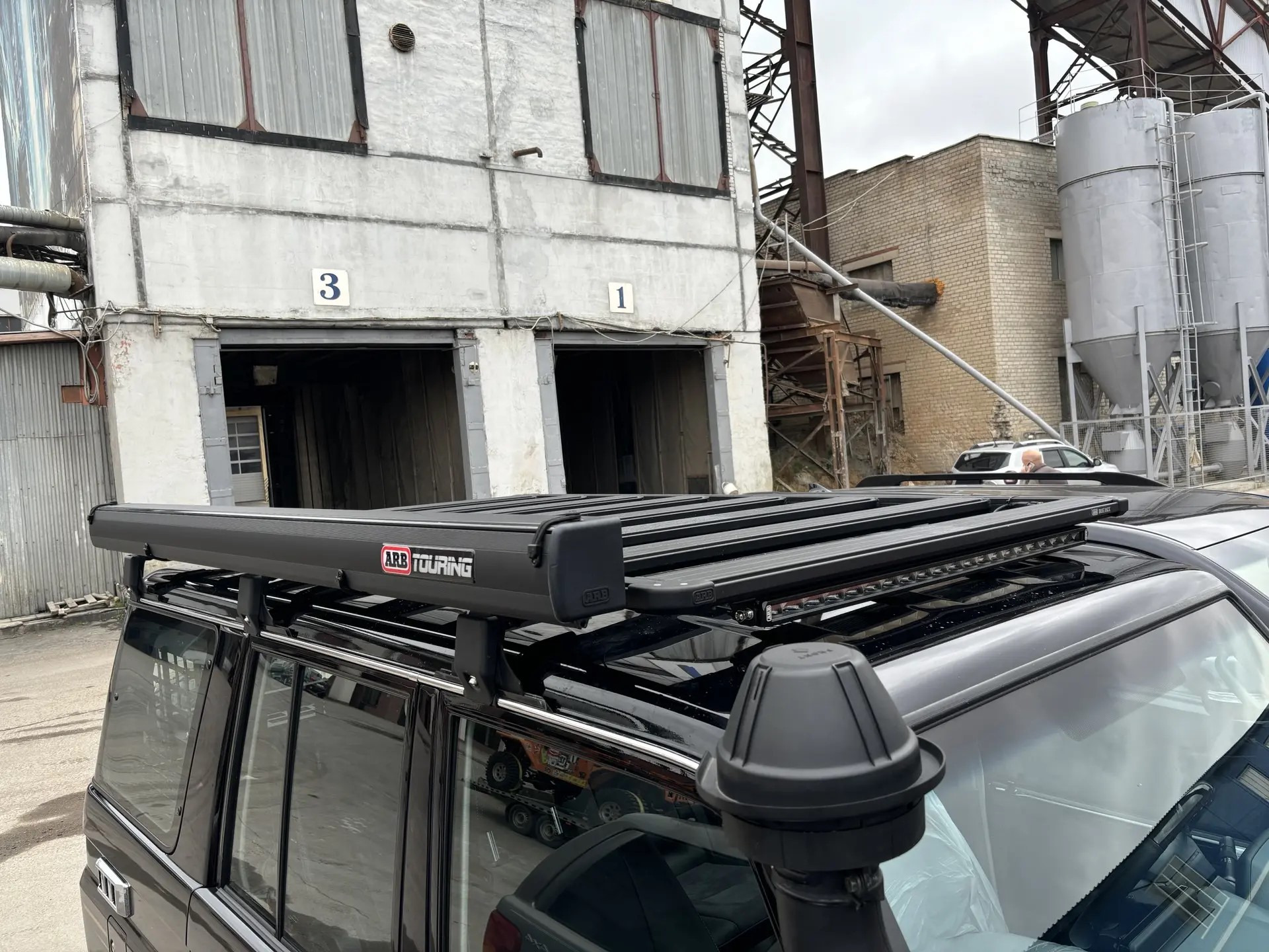 Автомобильный тент-маркиза ARB 814414 Aluminium 2000 х 2500 мм с освещением