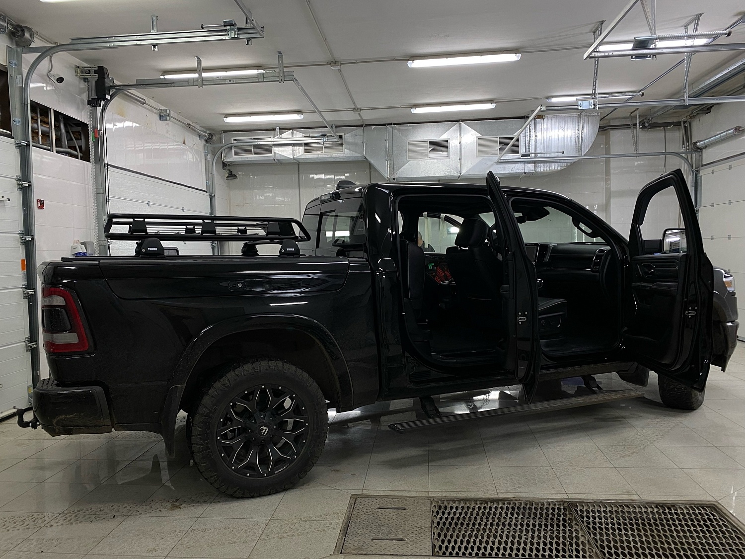 Шумоизоляция RAM 1500 и обзор некоторых работ по TRX